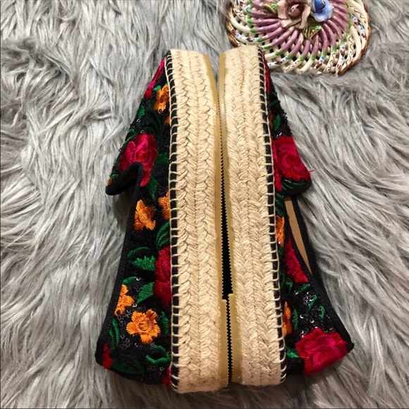 🆕NWT 9-9.5 Embroidered Floral Espadrilles